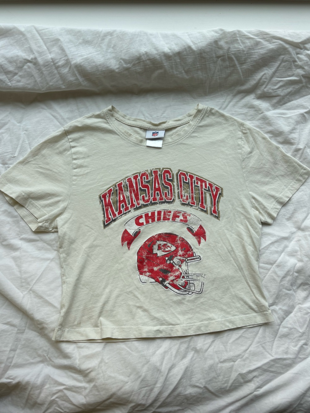 NFL Kansas City Chiefs Distressed Graphic Baby Tee Crop Top